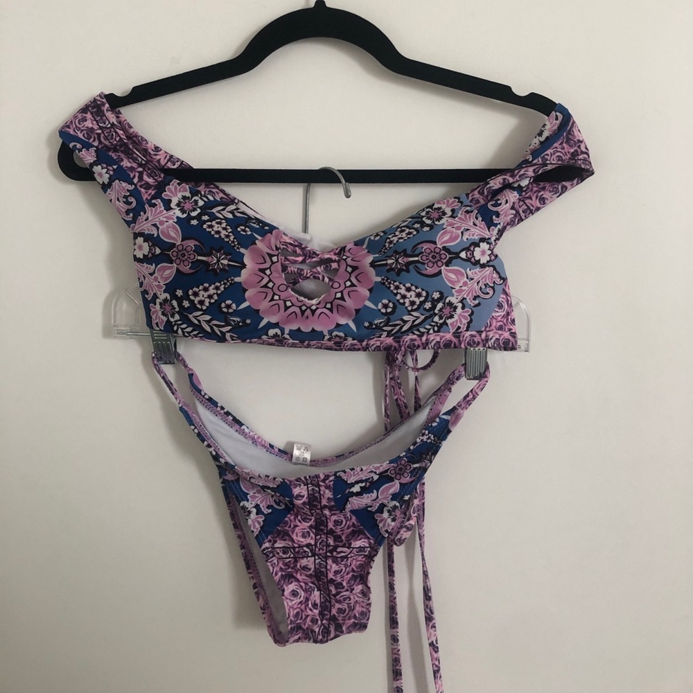 Off the shoulder bikini